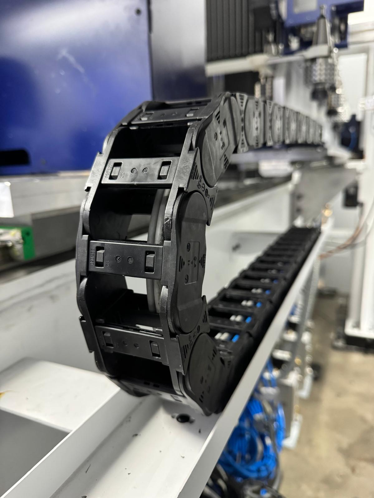 Balliu kiest voor igus® in compacte, hooggeautomatiseerde buizenmachine